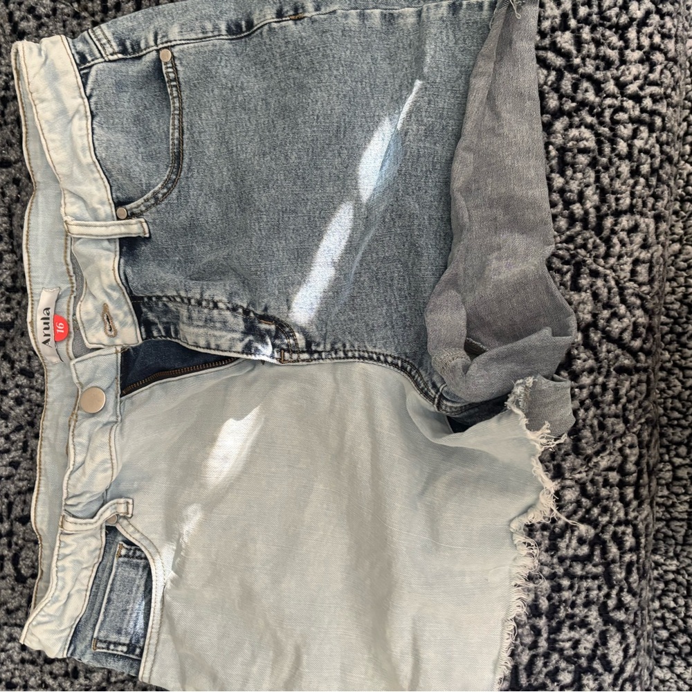 ARULA Two-Tone Jean Shorts